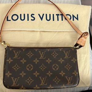 Louis Vuitton Pochette Accesoires Momogram